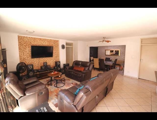 3 BEDROOM TOWNHOUSE FOR SALE IN RANDPARK RIDGE